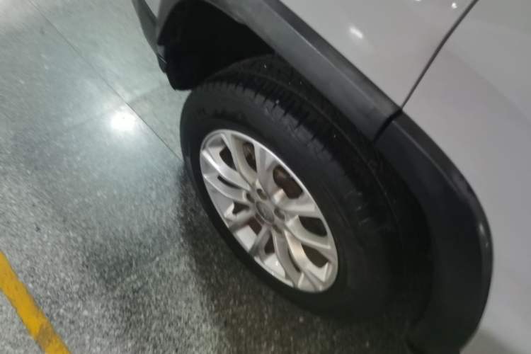 Used Jeep Cherokee 2019 2.0T Two-Wheel Drive Smart Enjoyment Version China VI Right Rear Wheel Hub