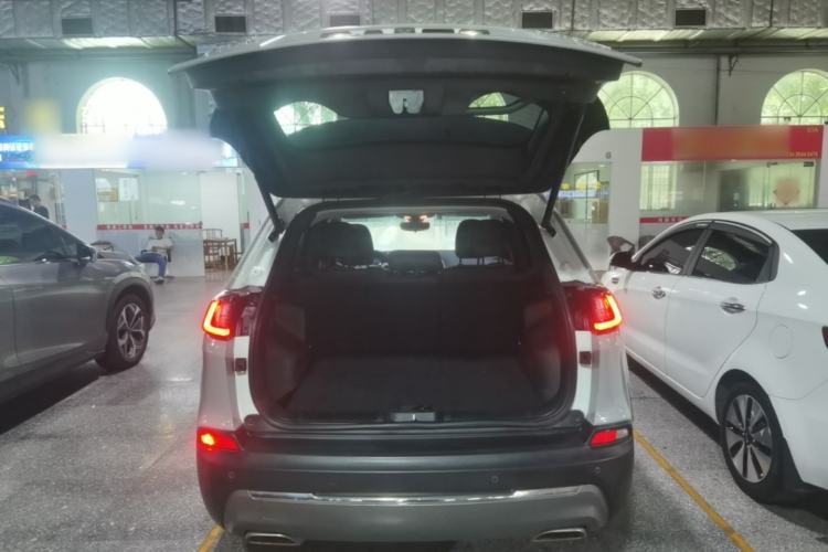 Used Jeep Cherokee 2019 2.0T Two-Wheel Drive Smart Enjoyment Version China VI Trunk