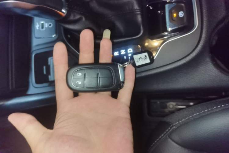 Used Jeep Cherokee 2019 2.0T Two-Wheel Drive Smart Enjoyment Version China VI Vehicle Key