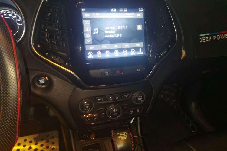 Used Jeep Cherokee 2019 2.0T Two-Wheel Drive Smart Enjoyment Version China VI Audio And AC Panel