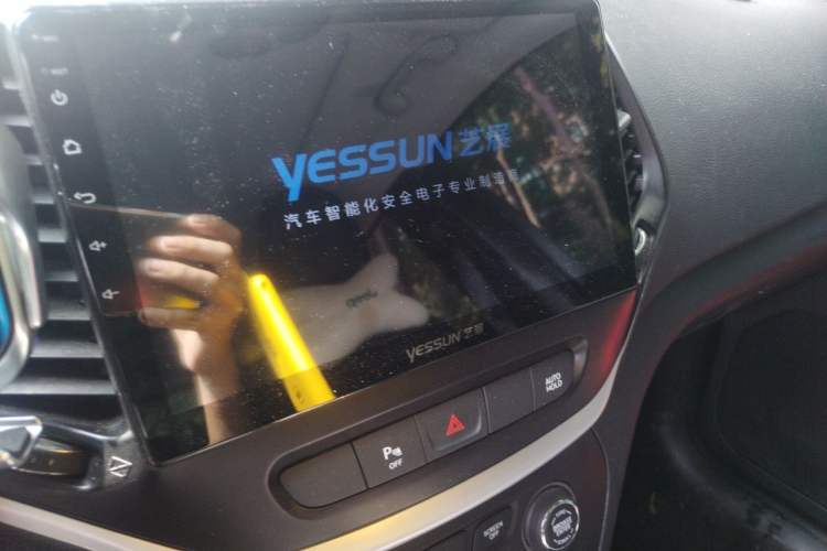 Used Jeep Cherokee 2019 2.0T Two-Wheel Drive Smart Enjoyment Version China VI Audio And AC Panel