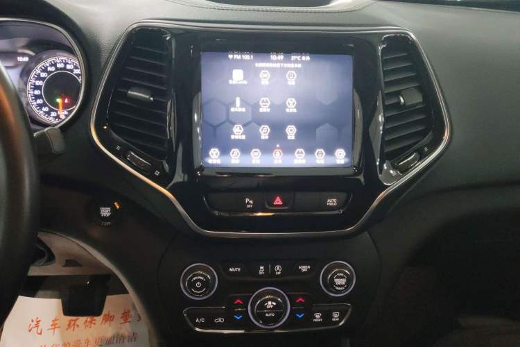 Used Jeep Cherokee 2019 2.0T Two-Wheel Drive Smart Enjoyment Version China V Audio And AC Panel
