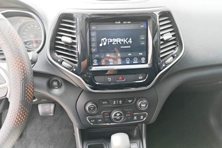 Used Jeep Cherokee 2019 2.0T Two-Wheel Drive Smart Enjoyment Version China V Audio And AC Panel