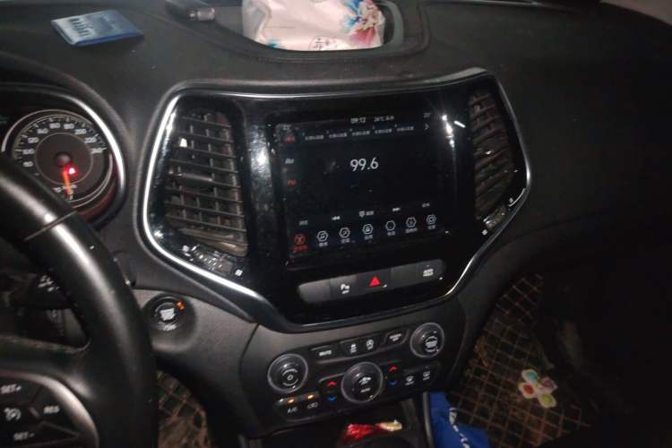 Used Jeep Cherokee 2019 2.0T Two-Wheel Drive Smart Enjoyment Version China V Audio And AC Panel
