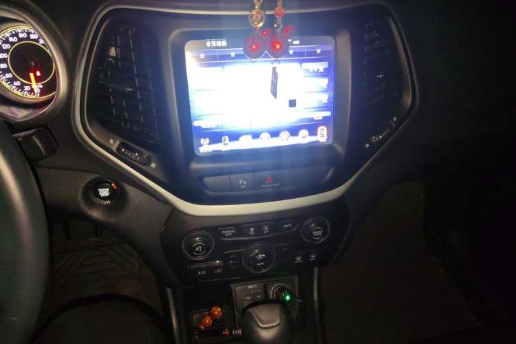 Used Jeep Cherokee 2019 2.0L Two-Wheel Drive Standard Edition China V Audio And AC Panel