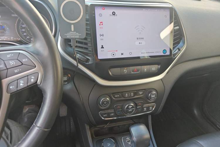 Used Jeep Cherokee 2019 2.0T Four-Wheel Drive Explorer Edition China V Audio And AC Panel