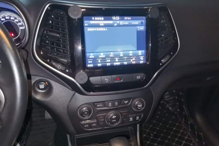 Used Jeep Cherokee 2019 2.0T 2WD Enjoyment Edition China V Audio And AC Panel
