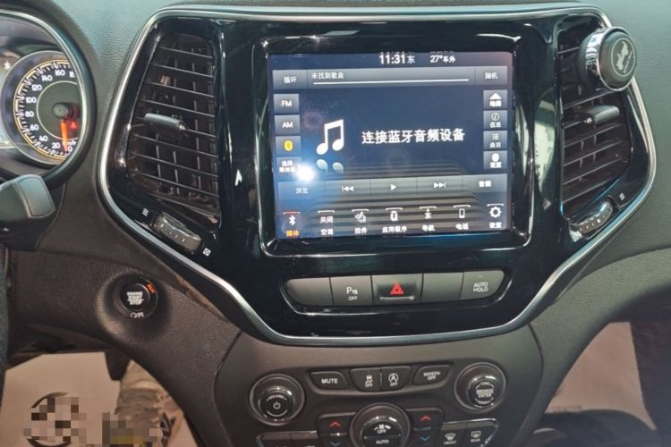 Used Jeep Cherokee 2019 2.0T Four-Wheel Drive Explorer Edition China VI Emission Standard Audio And AC Panel