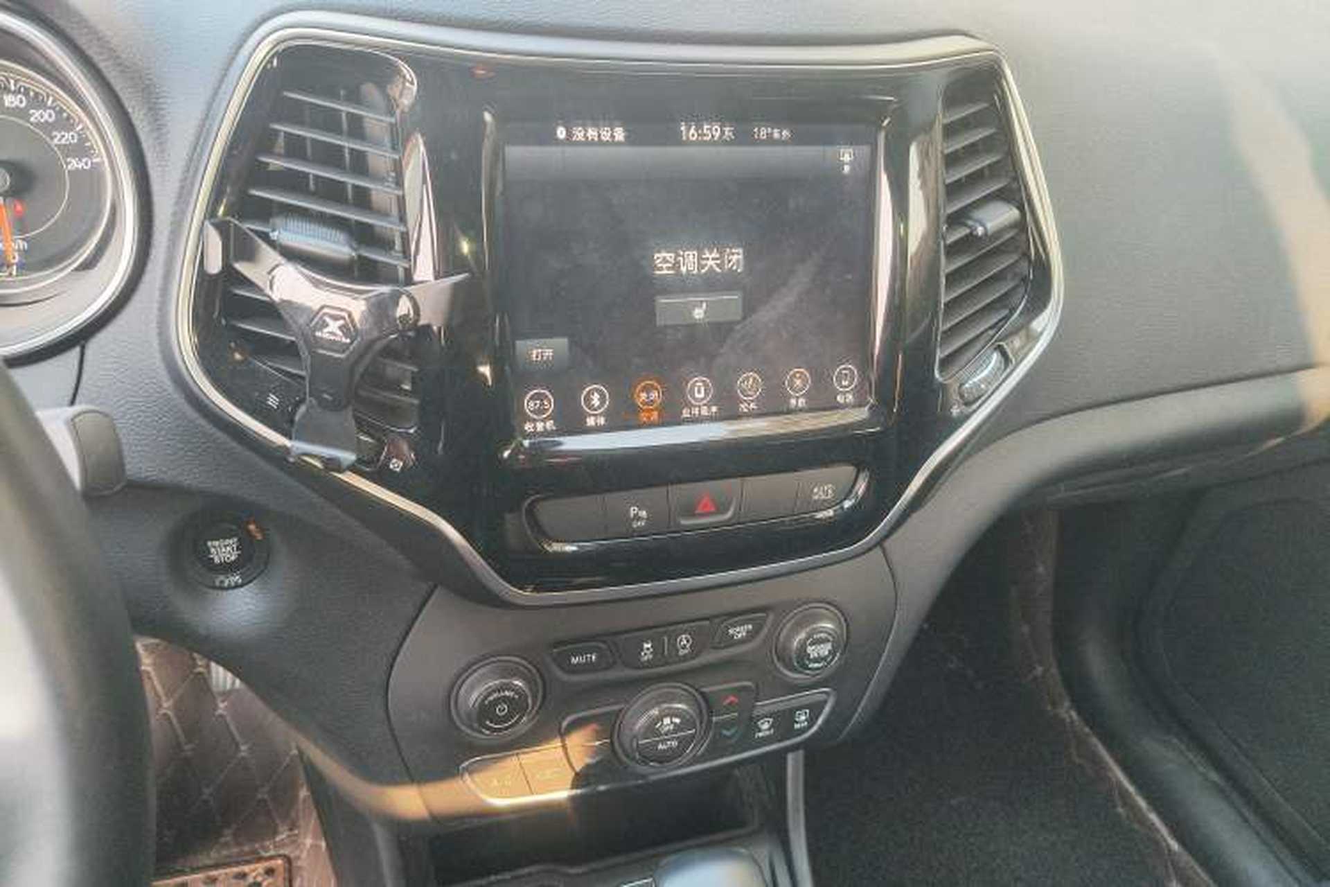 Used Jeep Cherokee 2019 2.0T 2WD Enjoyment Edition China V Audio And AC Panel