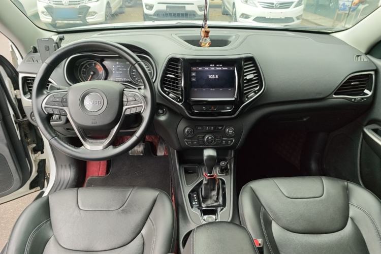 Used Jeep Cherokee 2019 2.0L Two-Wheel Drive Premium Edition China V Emission Standard Center Console
