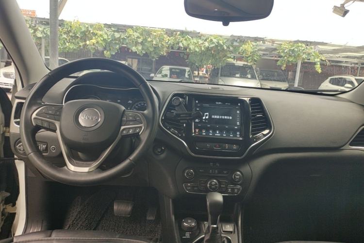 Used Jeep Cherokee 2019 2.0T Four-Wheel Drive Explorer Edition China VI Emission Standard Center Console