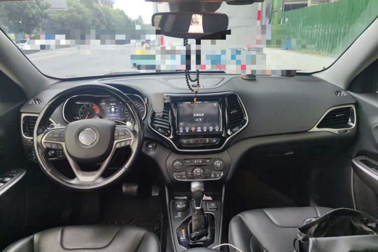 Used Jeep Cherokee 2019 2.0T Four-Wheel Drive All-Round Version China VI Center Console