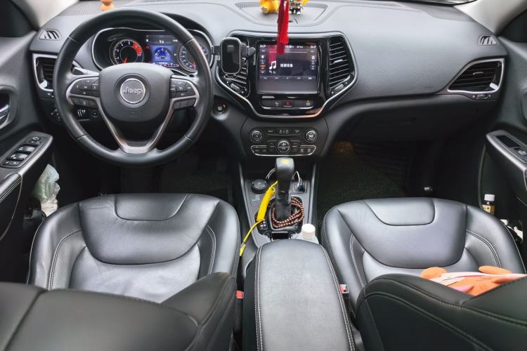 Used Jeep Cherokee 2019 2.0T Four-Wheel Drive Explorer Edition China VI Emission Standard Center Console