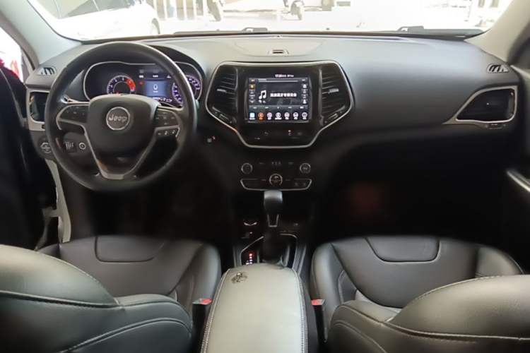 Used Jeep Cherokee 2019 2.0T Four-Wheel Drive Exploration Edition + Autonomous Driving Smart Package China V Center Console