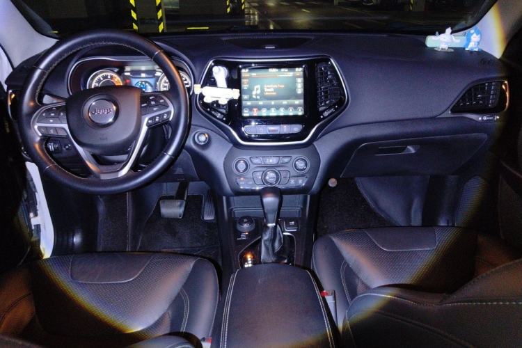 Used Jeep Cherokee 2019 2.0T Four-Wheel Drive Exploration Edition + Autonomous Driving Smart Package China V Center Console