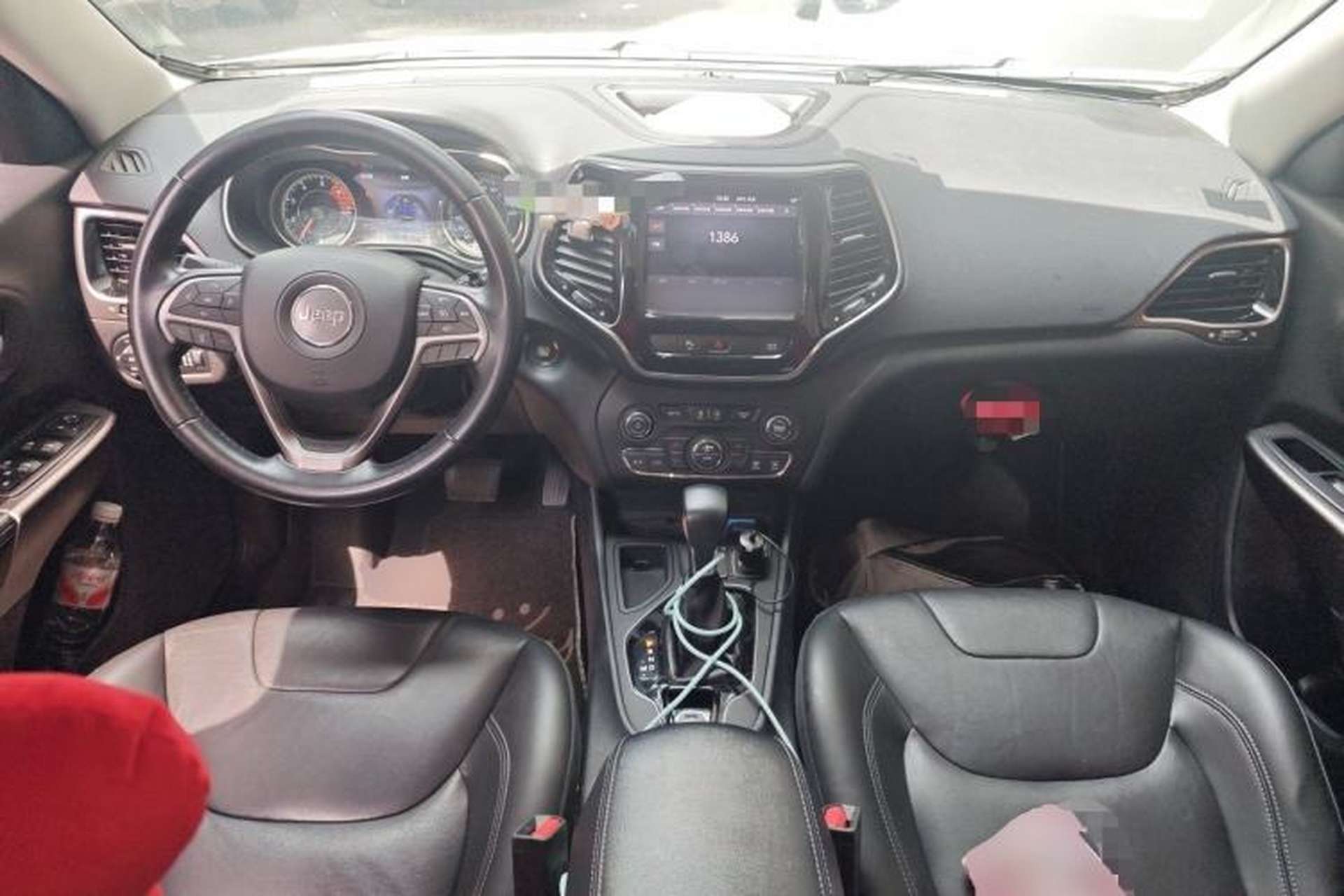 Used Jeep Cherokee 2019 2.0L Two-Wheel Drive Premium Edition China V Emission Standard Center Console