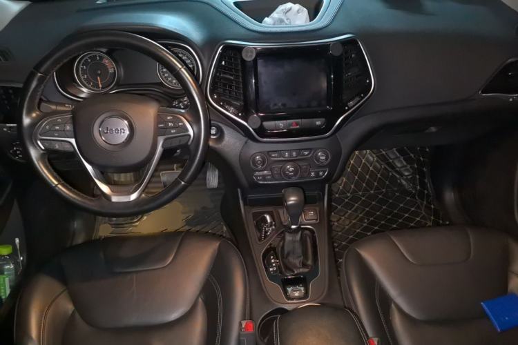 Used Jeep Cherokee 2019 2.0T 2WD Enjoyment Edition China V Center Console