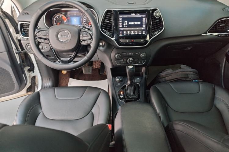 Used Jeep Cherokee 2019 2.0T Four-Wheel Drive Explorer Edition China VI Emission Standard Center Console