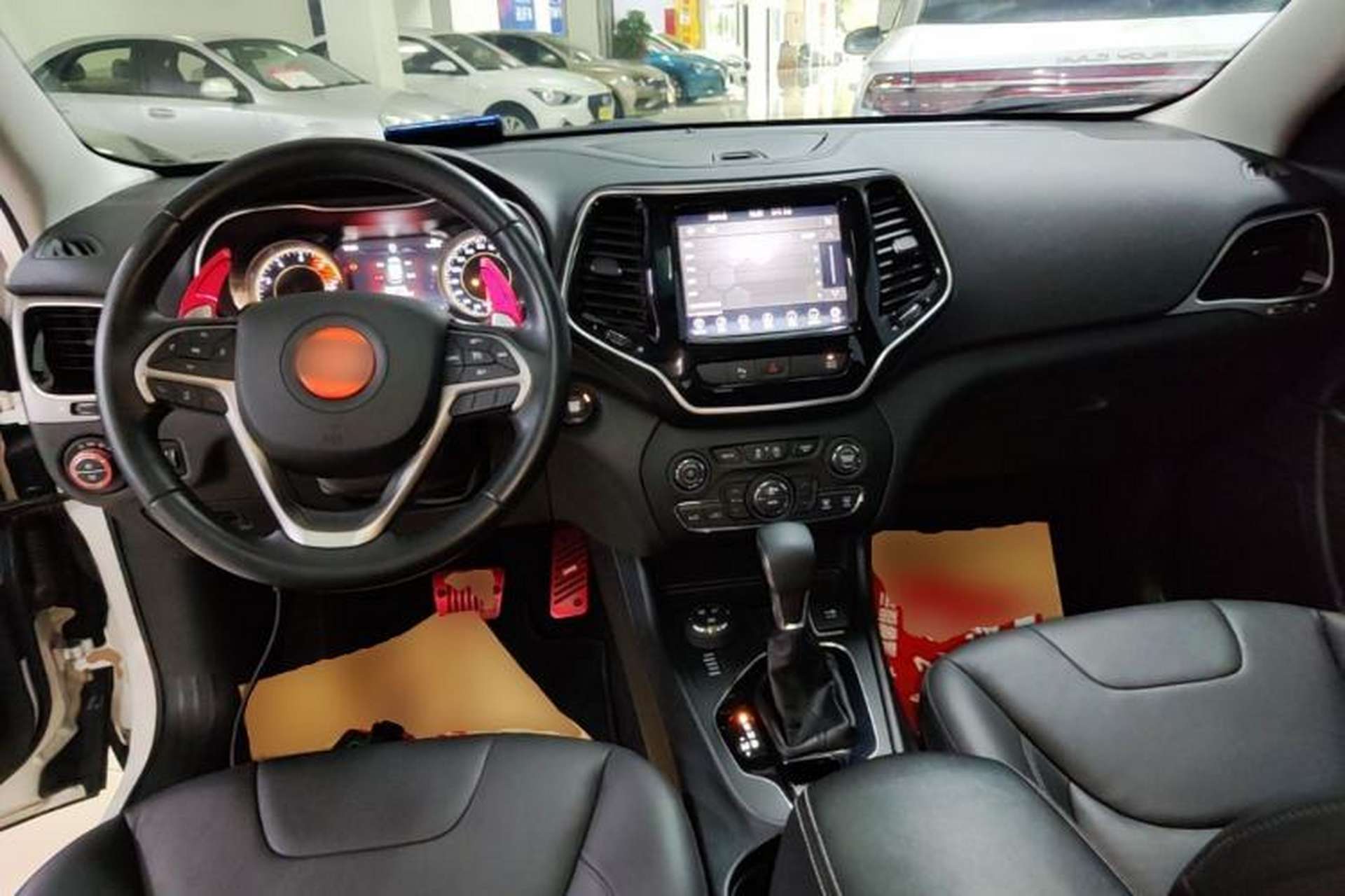 Used Jeep Cherokee 2019 2.0T Two-Wheel Drive Smart Enjoyment Version China V Center Console