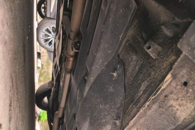 Used Jeep Cherokee 2019 2.0T Four-Wheel Drive Explorer Edition China VI Emission Standard Chassis Front Left