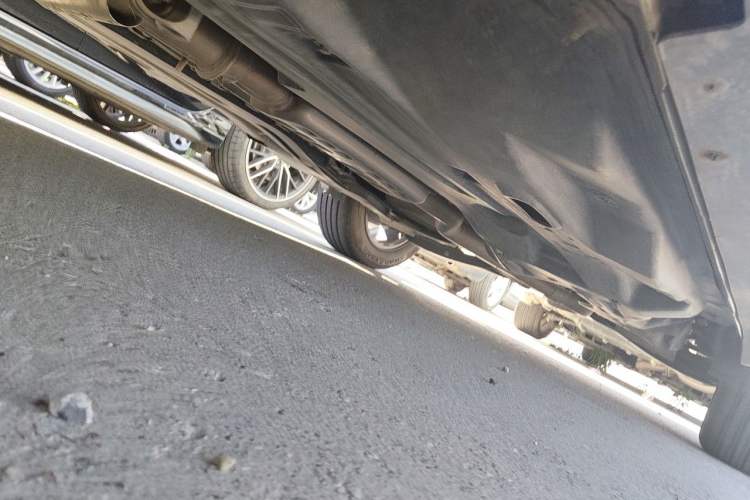 Used Jeep Cherokee 2019 2.0T Four-Wheel Drive Explorer Edition China VI Emission Standard Chassis Front Left