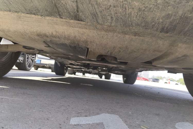 Used Jeep Cherokee 2019 2.0T Four-Wheel Drive Explorer Edition China VI Emission Standard Chassis Front