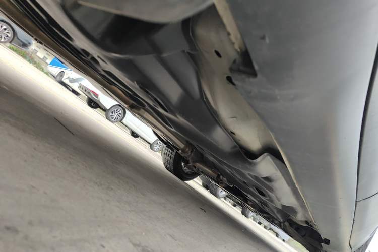 Used Jeep Cherokee 2019 2.0T Two-Wheel Drive Smart Enjoyment Version China V Chassis Rear Right