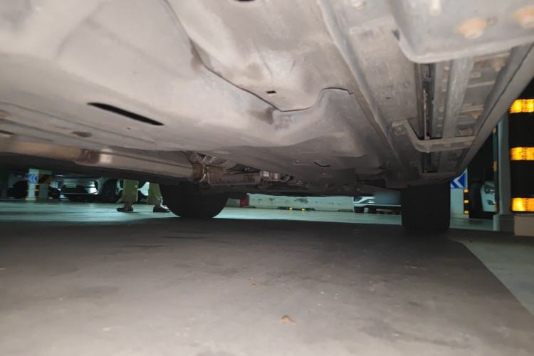 Used Jeep Cherokee 2019 2.0T Four-Wheel Drive Explorer Edition China VI Emission Standard Chassis Rear Right