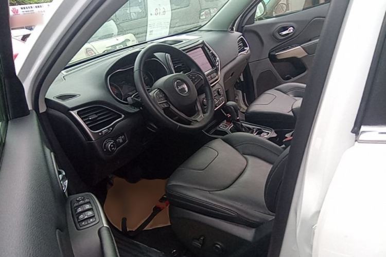 Used Jeep Cherokee 2019 2.0T Two-Wheel Drive Smart Enjoyment Version China VI Driver Seat