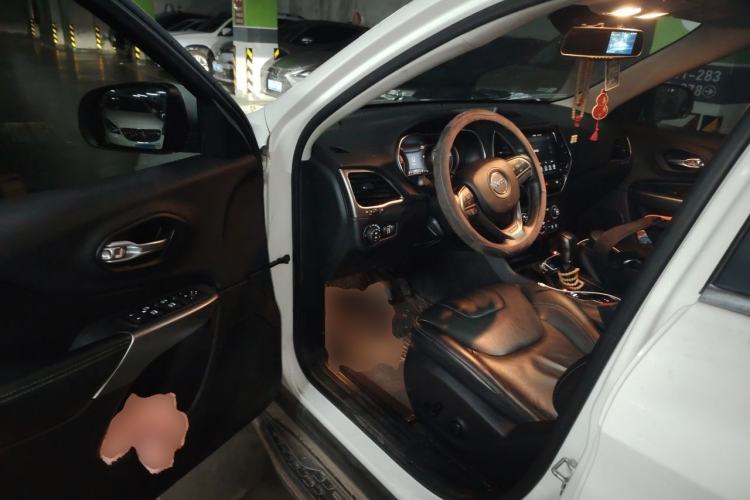 Used Jeep Cherokee 2019 2.0T Two-Wheel Drive Smart Enjoyment Version China VI Driver Seat