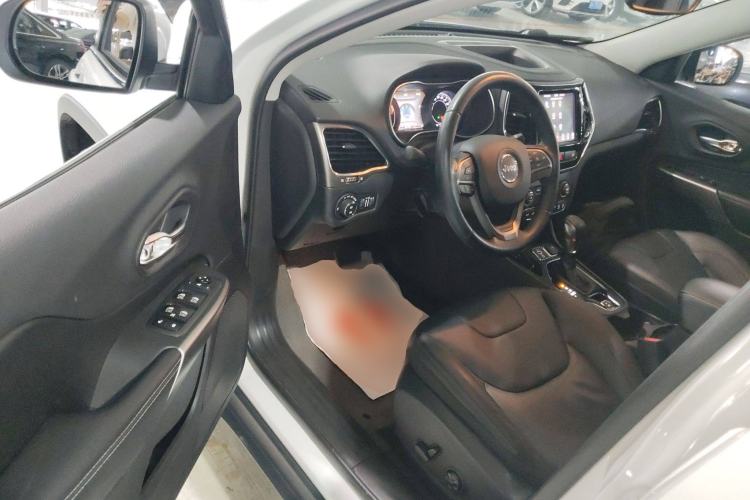 Used Jeep Cherokee 2019 2.0T Two-Wheel Drive Smart Enjoyment Version China V Driver Seat
