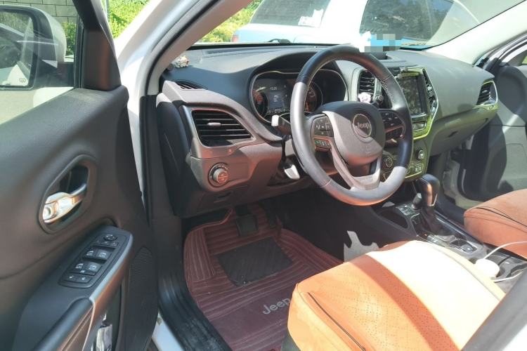 Used Jeep Cherokee 2019 2.0T Two-Wheel Drive Smart Enjoyment Version China VI Driver Seat