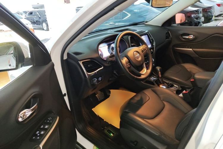 Used Jeep Cherokee 2019 2.0T Two-Wheel Drive Smart Enjoyment Version China VI Driver Seat