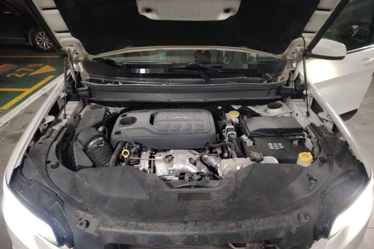 Used Jeep Cherokee 2019 2.0T Two-Wheel Drive Smart Enjoyment Version China VI Engine Bay
