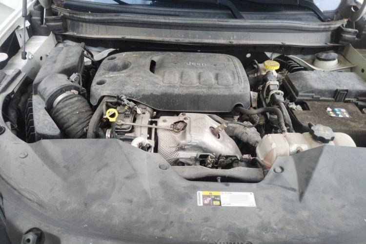 Used Jeep Cherokee 2019 2.0T Two-Wheel Drive Smart Enjoyment Version China VI Engine Bay