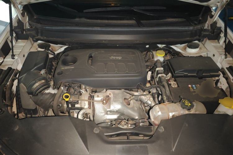 Used Jeep Cherokee 2019 2.0T Four-Wheel Drive Explorer Edition China V Engine Bay