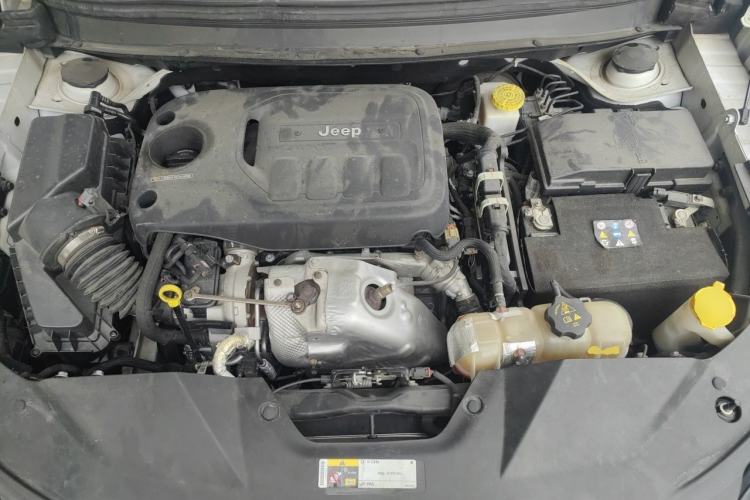 Used Jeep Cherokee 2019 2.0T Four-Wheel Drive All-Round Version China VI Engine Bay