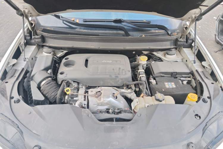 Used Jeep Cherokee 2019 2.0T Four-Wheel Drive Explorer Edition China V Engine Bay