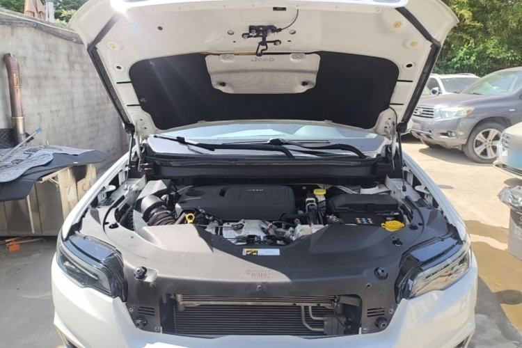 Used Jeep Cherokee 2019 2.0T Two-Wheel Drive Smart Enjoyment Version China VI Engine Bay