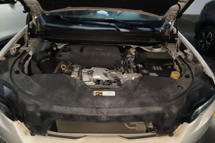 Used Jeep Cherokee 2019 2.0T Two-Wheel Drive Smart Enjoyment Version China VI Engine Bay