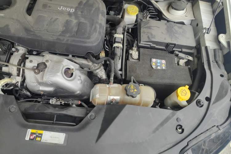 Used Jeep Cherokee 2019 2.0T Four-Wheel Drive All-Round Version China VI Engine Bay Left