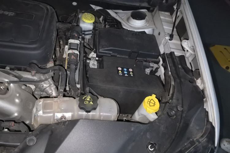 Used Jeep Cherokee 2019 2.0T 2WD Enjoyment Edition China V Engine Bay Left