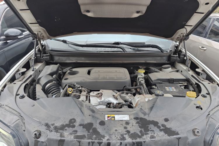 Used Jeep Cherokee 2019 2.0T Two-Wheel Drive Smart Enjoyment Version China V Engine Bay