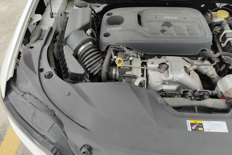 Used Jeep Cherokee 2019 2.0T Two-Wheel Drive Smart Enjoyment Version China V Engine Bay Right