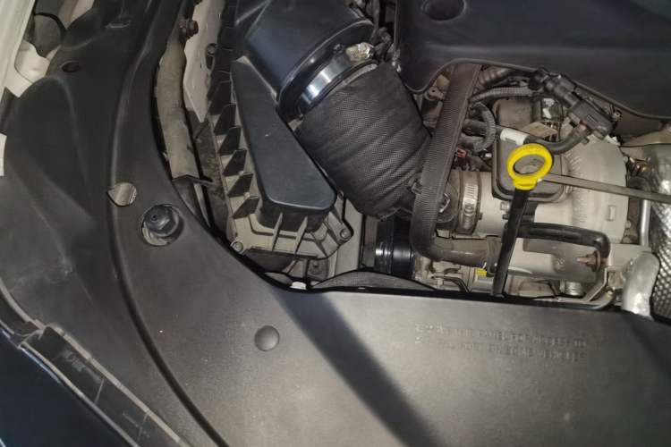 Used Jeep Cherokee 2019 2.0T Two-Wheel Drive Smart Enjoyment Version China VI Engine Bay Right
