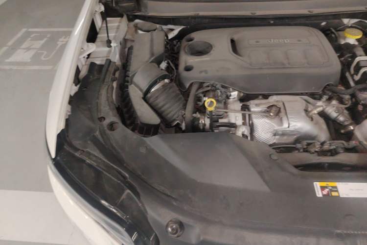 Used Jeep Cherokee 2019 2.0T Two-Wheel Drive Smart Enjoyment Version China V Engine Bay Right