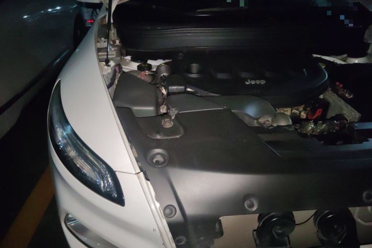 Used Jeep Cherokee 2019 2.0L Two-Wheel Drive Standard Edition China V Engine Bay Right