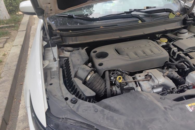 Used Jeep Cherokee 2019 2.0T Two-Wheel Drive Smart Enjoyment Version China VI Engine Bay Right