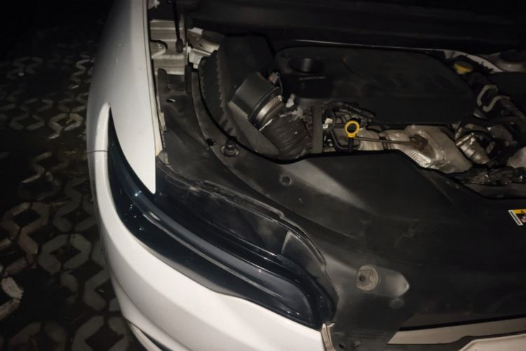Used Jeep Cherokee 2019 2.0T Two-Wheel Drive Smart Enjoyment Version China V Engine Bay Right