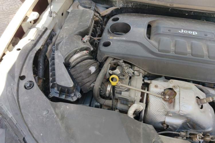 Used Jeep Cherokee 2019 2.0T Four-Wheel Drive Explorer Edition China V Engine Bay Right